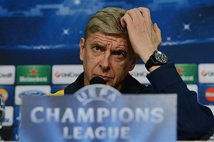 بالفيديو... فينغر يشيد بصمود أرسنال بعد التعادل في باريس