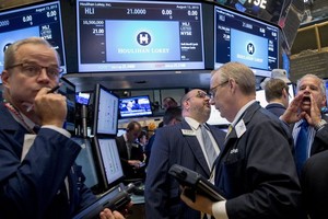 أسهم أميركا تغلق منخفضة وسط قلق بشأن الفائدة وهبوط النفط