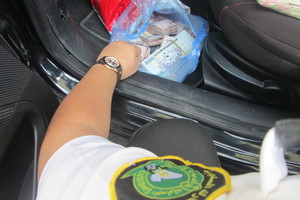 الجمارك السعودية تحبط محاولة تهريب 140 ألف ريال عبر جسر الملك فهد