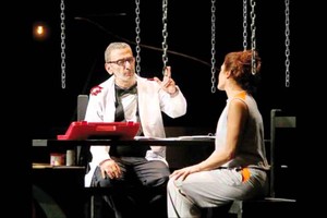 بعد 36 عاما... زياد الرحباني يعرض مسرحية 'فيلم أميركي طويل' سينمائيا