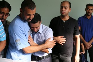 بالصور... كرانة تواري اثنين من أهالي القرية في وقت واحد