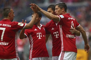 بالفيديو والصور... بايرن يفلت من كمين إنجولشتات