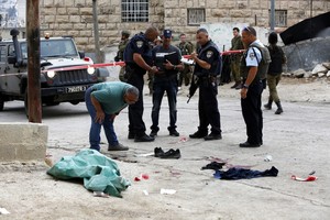 إصابة فلسطيني بجروح بعد ان طعن جندياً في الضفة الغربية