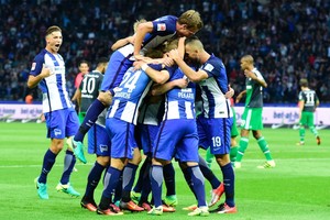 هيرتا برلين يواصل تألقه في البوندسليغا ويفوز على شالكه