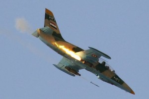 مقاتلو 'داعش' يسقطون طائرة حربية سورية في مدينة دير الزور