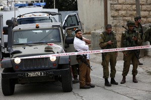 مقتل شاب فلسطيني بنيران إسرائيلية بعدما جرح شرطيين طعناً بسكين