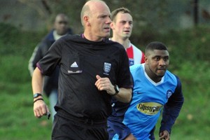 الاتحاد الإماراتي للقدم يعين البريطاني ستيفن بينت مديراً فنياً للحكام