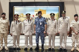 وفد عسكري مصري يزور المتحف العسكري لقوة دفاع البحرين 