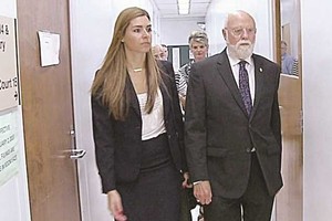 'البصمة الوراثية' فضحت طبيبا أنجب أطفالا من مريضاته!