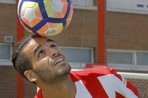 برشلونة لجأ إلى القوة من أجل إجبار لاعبه دوغلاس على الرحيل