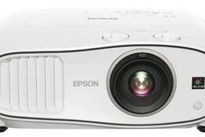 'Epson' تطلق جهاز العرض الضوئي 'Pro Cinema LS10500' بدعم اشعة الليزر