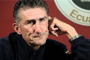 مدرب الأرجنتين ينتقد برشلونة لإشراكه ميسي في جميع المباريات