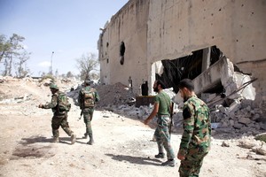 طائرات حربية تقصف مناطق للمعارضة في حلب بسورية