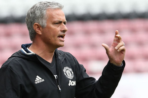 مورينهو يحمل بشدة على من اسماهم 'اينشتاين' كرة القدم