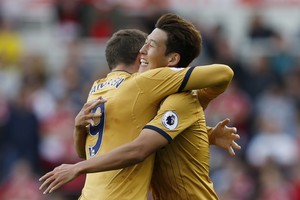 بالفيديو... سون القوي يواصل الصعود بتوتنهام نحو القمة في دوري انجلترا