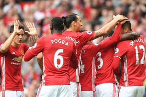 بالفيديو والصور... مانشستر يونايتد يسحق ليستر برباعية ويستعيد اتزانه في الدوري الإنجليزي