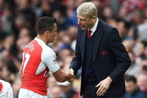 فينغر يواجه صداعًا قبل مواجهة تشلسي بسبب سانشيز