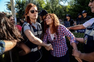 تظاهرات غاضبة في كردستان احتجاجاً على قطع الرواتب