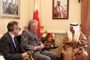 رئيس الوزراء يلتقي رئيس لجنة العلاقات الدولية بـ 'اللوردات البريطاني'... ويؤكد على التعاون الاستراتيجي بين البلدين  