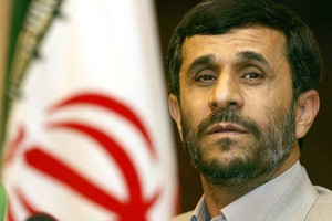 خامنئي يوصي أحمدي نجاد بعدم خوض الانتخابات الرئاسية