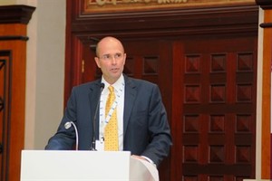 الرئيس التنفيذي لبيكر هيوز يتوقع بقاء أسعار النفط منخفضة لفترة طويلة