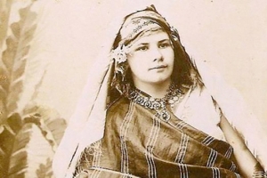 في الانجذاب للمكان... «ياسمينة» التي تحوَّلت إلى كومة من العظْم