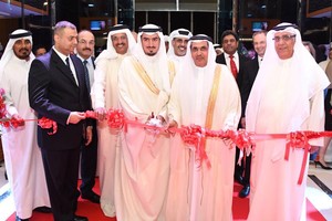 الشيخ خالد بن حمود يفتتح فندق رمادا أمواج