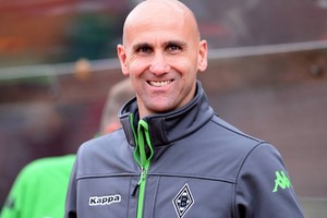 مونشنجلادباخ يجدد عقد مديره الفني شوبرت