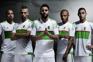 الإعلان عن تشكيلة الجزائر لمواجهة الكاميرون بتصفيات كأس العالم