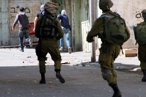 مقتل شاب فلسطيني بزعم محاولته طعن جندي إسرائيلي على حاجز قلنديا بالقدس