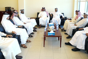 الحاج يزور نادي سترة ويبحث برامج النادي والاستثمار واستكمال المنشآت