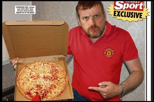 مشجع يقاضي مطعماً للبيتزا بسبب غوارديولا