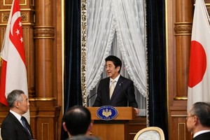 آبي يصر على مواصلة اليابان المطالبة بجميع الجزر المتنازع عليها مع روسيا