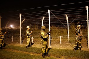 مقتل جندي حرس حدود في هجوم على معسكر في كشمير الهندية