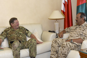 القائد العام يستقبل قائد القوات المشتركة بالمملكة المتحدة