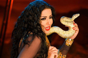 تقرير: سميّة الخشّاب... منافسة درامية، انفصال وألبوم خليجي