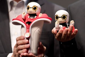 تويوتا تنتج 'روبوتا' صغيراً يستطيع التحدث مع البشر