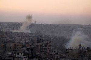 الجيش السوري يحذر مقاتلي المعارضة وعائلاتهم من البقاء في شرق حلب