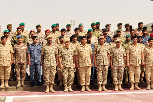 وفد من الكلية الملكية للقيادة والأركان المشتركة يزور القوة الخاصة الملكية  