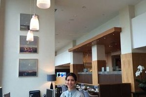 سعودية تعمل في نادي الضيافة لفندق بريطاني