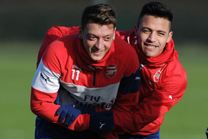 أوزيل وسانتشيز يُطالبان أرسنال بمبلغ خيالي من أجل التجديد!