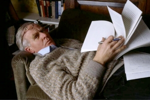 «نفق الحَمام»... مذكّرات جون لو كاريه الجاسوس الذي أصبح روائياً