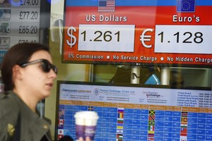 الدولار عند أعلى سعر في 4 أسابيع مقابل الين قبل تقرير الوظائف