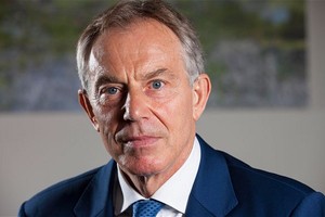 بلير يلمح للعودة للعمل السياسي 'لإنقاذ بريطانيا'