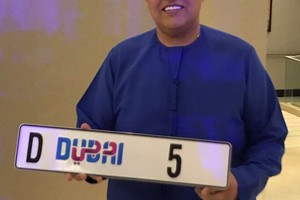 بالصور... هندي يشتري لوحة أرقام سيارة بـ 9 ملايين دولار في دبي