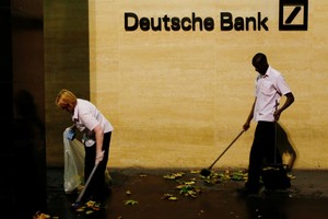 مصرف فرنسا: البنوك الاوروبية لا تواجه مشكلة الوفاء بالتزاماتها رغم القلق ازاء دويتشه بنك