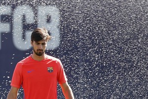 كيف تخلص لاعب برشلونة والبرتغال غوميز من سؤال الأفضل بين ميسي ورونالدو... تعرف على ذلك