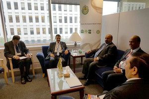 وزير المالية يجتمع مع الرئيس الجديد لمجموعة البنك الإسلامي للتنمية