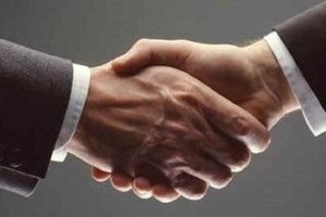 قوة المصافحة دليل على الحالة الصحية الجيدة