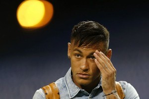 'صورة' نيمار تساوى 20 مليون يورو سنويًا